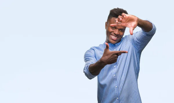 Молодий Афроамериканець Бізнесменом Над Ізольованих Фону Посміхаючись Прийняття Кадру Рук — стокове фото