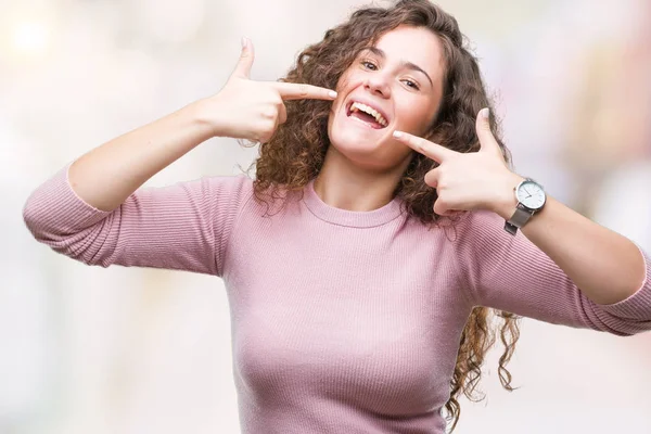 Hermosa Morena Pelo Rizado Chica Joven Con Suéter Rosa Sobre —  Fotos de Stock