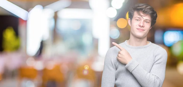 Giovane Bell Uomo Che Indossa Maglione Invernale Sfondo Isolato Indicando — Foto Stock