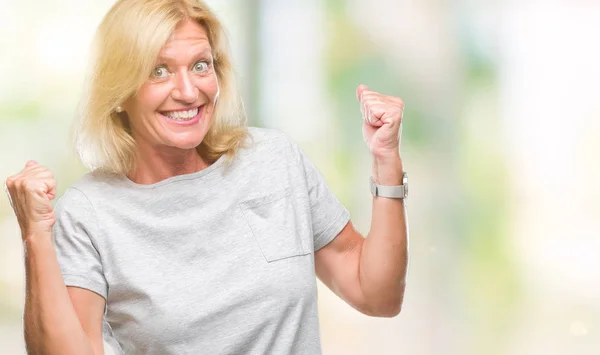 Blonde Frau Mittleren Alters Über Isolierten Hintergrund Sehr Glücklich Und — Stockfoto