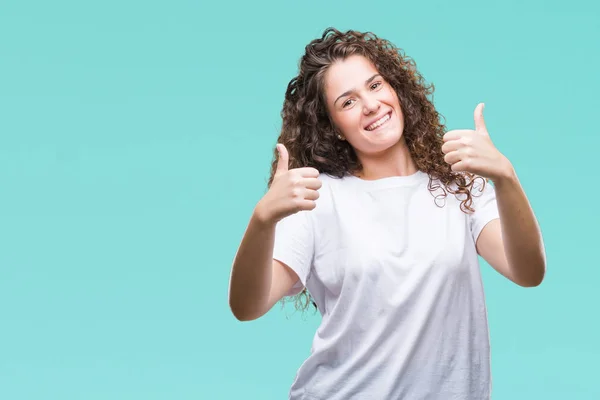 Linda Morena Cabelo Encaracolado Jovem Vestindo Shirt Casual Sobre Isolado — Fotografia de Stock