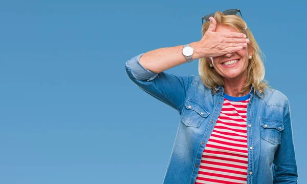 Blonde Frau Mittleren Alters Über Isoliertem Hintergrund Lächelnd Und Lachend — Stockfoto