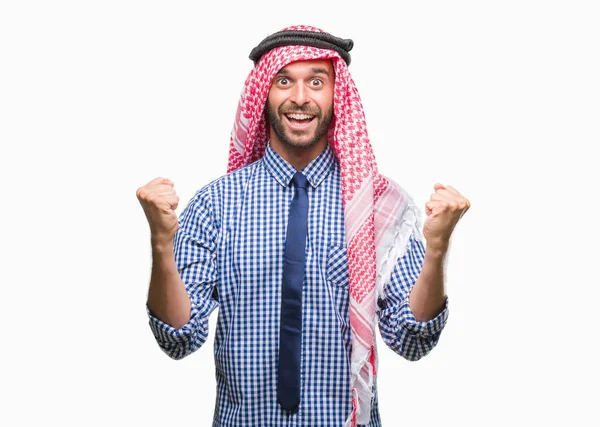 Fiatal Jóképű Arab Üzleti Ember Keffiyeh Elszigetelt Háttér Ünnepli Meglepett — Stock Fotó