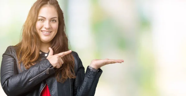 Mooie Grootte Jonge Vrouw Een Mode Leren Jas Dragen Geïsoleerde — Stockfoto