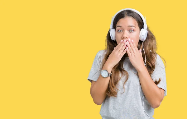 Mooie Jongedame Dragen Koptelefoon Luisteren Naar Muziek Geïsoleerde Achtergrond Geschokt — Stockfoto