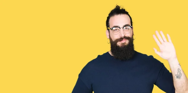 Homem Jovem Hipster Com Cabelos Longos Barba Usando Óculos Dispensa — Fotografia de Stock