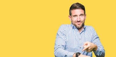 Acele işaret içinde mavi gözlü yakışıklı iş adamı-zamanlı, sabırsızlık, üzgün ve kızgın son tarih gecikme için izlemek için