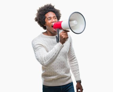 Megafon ile bağırarak genç afro Amerikan siyah yakışıklı