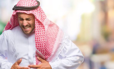 Keffiyeh üzerinde giyen genç yakışıklı adam izole mide üzerinde el ile arka plan çünkü hazımsızlık, ağrılı hastalık hasta hissediyor. Ağrısı kavramı.