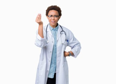 Genç Afro-Amerikan doktor kadın giyiyor tıbbi kat izole arka yapıyor İtalyan üzerinde el ve parmak emin ifadeyle jest