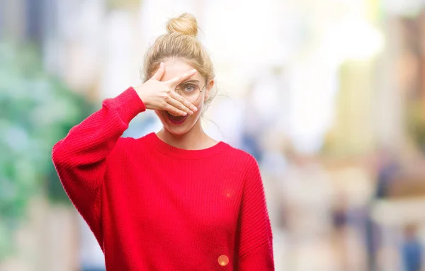 Giovane Bella Donna Bionda Indossa Maglione Rosso Occhiali Sfondo Isolato — Foto Stock