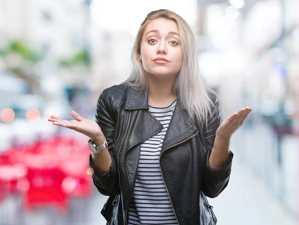 Mujer Rubia Joven Con Chaqueta Moda Sobre Fondo Aislado Expresión — Foto de Stock