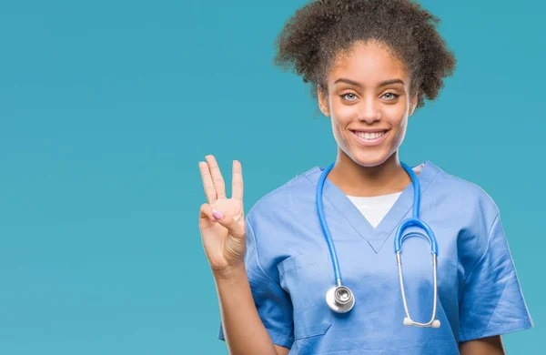 Junge Afroamerikanische Ärztin Mit Isoliertem Hintergrund Die Mit Finger Nummer — Stockfoto