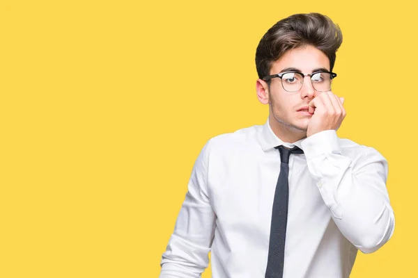 Jovem Homem Negócios Vestindo Óculos Sobre Fundo Isolado Olhando Estressado — Fotografia de Stock