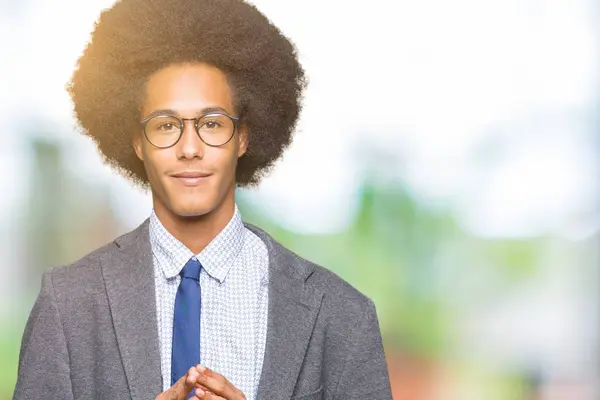 Unga Afroamerikanska Affärsman Med Afro Hår Glasögon Händer Tillsammans Och — Stockfoto