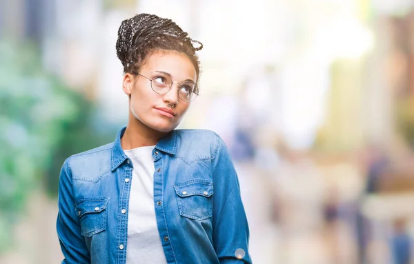 Jovem Trançado Cabelo Afro Americano Menina Vestindo Óculos Sobre Fundo — Fotografia de Stock