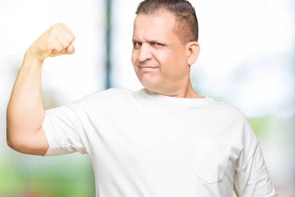 Medelåldern Arabiska Mannen Wearig Vit Shirt Över Isolerade Bakgrund Stark — Stockfoto