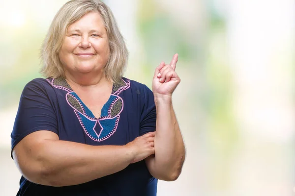 Senior Grootte Kaukasische Vrouw Geïsoleerd Achtergrond Met Een Grote Glimlach — Stockfoto