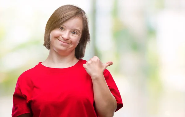 Mulher Adulta Jovem Com Síndrome Sobre Fundo Isolado Sorrindo Com — Fotografia de Stock