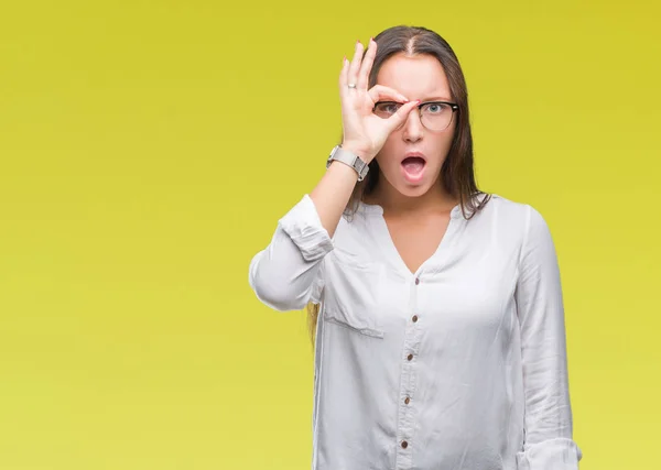 Junge Kaukasische Schöne Geschäftsfrau Mit Brille Über Isoliertem Hintergrund Tut — Stockfoto