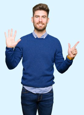 Gösterilen ve parmakları ile işaret genç yakışıklı bussines adam kendinden emin ve mutlu gülümseyerek süre yedi numara.