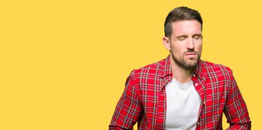 Çünkü mide üzerinde el ile rahat gömlek giymiş yakışıklı mide bulantısı, ağrılı hastalık hasta hissediyor. Ağrısı kavramı.