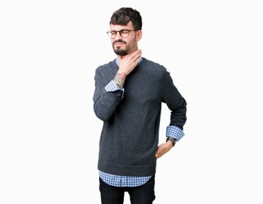 Ağrılı boyun, boğaz grip, kesek ve enfeksiyon dokunmadan genç yakışıklı zeki adam gözlük izole üzerinde arka plan