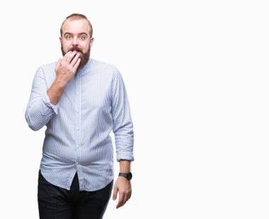 Genç beyaz hipster adam stresli ve gergin elle çivi ısırma ağzına bakarak izole arka plan üzerinde. Anksiyete sorunu.