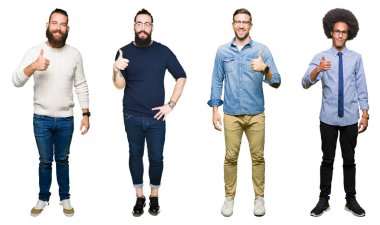 Kolaj bir grup genç adam hareketi el ile mutlu yaşasın yapıyor beyaz izole arka plan üzerinde. Başarı gösteren kameraya bakarak ifade onaylama.