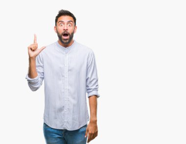 Başarılı fikirle parmağı yukarıyı izole arka plan yetişkin İspanyol adam. Çıktıktan ve mutlu. Bir numara.