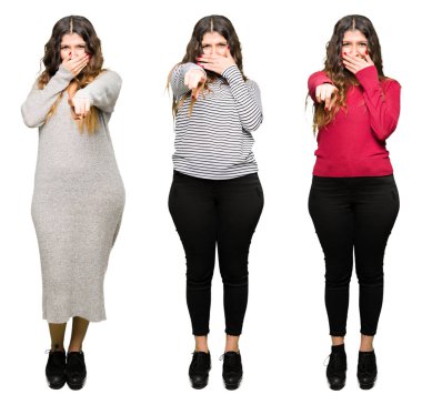 Kolaj izole beyaz güzel genç kadın bir gülme sizin arka plan, fotoğraf makinesi ile işaret eden parmak el ağzına, utanç ifadesi