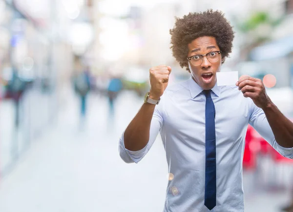 Afro Americano Segurando Cartão Visita Sobre Fundo Isolado Irritado Frustrado — Fotografia de Stock