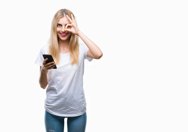 Młody Piękny Blond Kobieta Przy Użyciu Smartfona Białym Tle Szczęśliwy — Zdjęcie stockowe