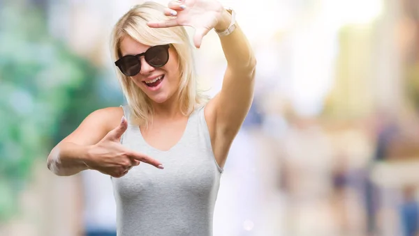 Joven Hermosa Mujer Rubia Con Gafas Sol Sobre Fondo Aislado —  Fotos de Stock