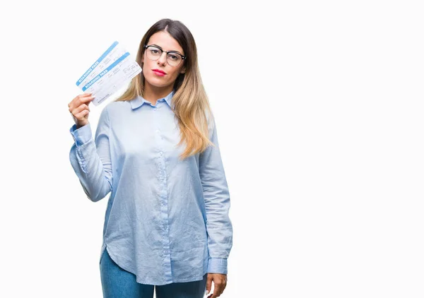 Jovem Bela Mulher Segurando Cartão Embarque Sobre Fundo Isolado Com — Fotografia de Stock