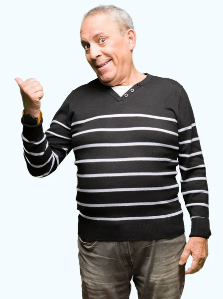 Hombre Mayor Guapo Usando Suéter Rayas Invierno Sonriendo Con Cara — Foto de Stock
