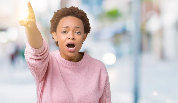 Beautiful Young African American Woman Isolated Background Pointing Finger Surprised — Stock Photo, Image