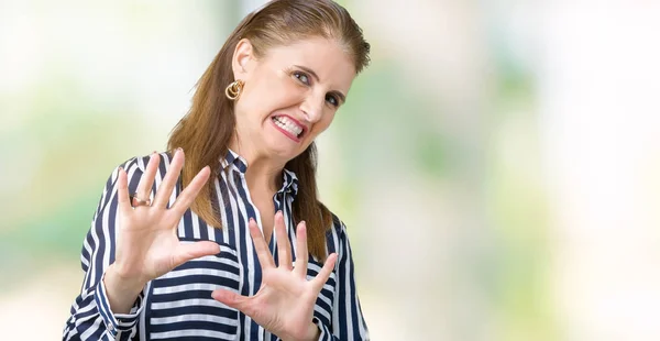 Reife Geschäftsfrau Mittleren Alters Über Isolierten Hintergrund Angeekelten Ausdruck Unzufriedene — Stockfoto