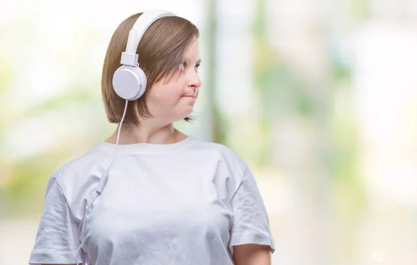 Junge Erwachsene Frau Mit Syndrom Kopfhörer Über Isoliertem Hintergrund Die — Stockfoto
