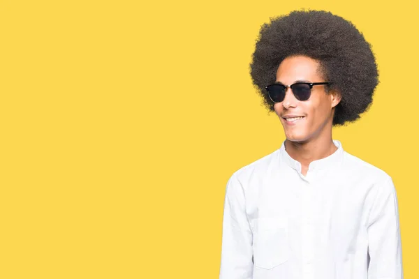 Jeune Homme Afro Américain Aux Cheveux Afro Portant Des Lunettes — Photo