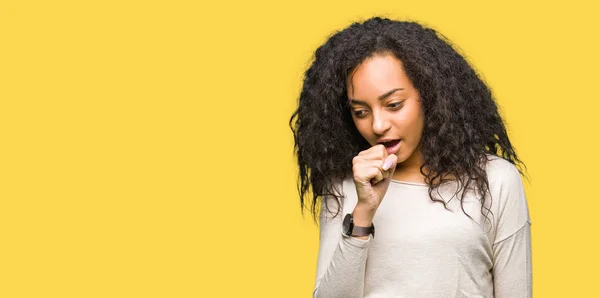 Mooi Meisje Met Krullend Haar Het Dragen Van Casual Trui — Stockfoto