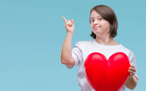 Junge Erwachsene Frau Mit Syndrom Hält Rotes Herz Über Isoliertem — Stockfoto