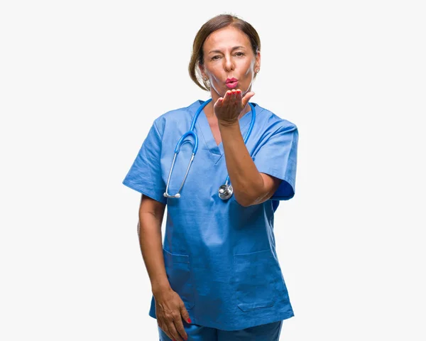 Médico Enfermagem Meia Idade Mulher Sobre Fundo Isolado Olhando Para — Fotografia de Stock