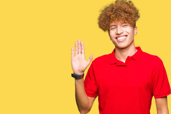 Ung Vacker Man Med Afro Hår Iklädd Röd Shirt Åsidosättande — Stockfoto