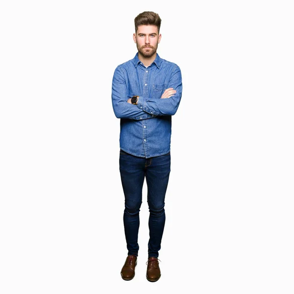Homem Loiro Bonito Jovem Vestindo Camisa Jeans Casual Cético Nervoso — Fotografia de Stock