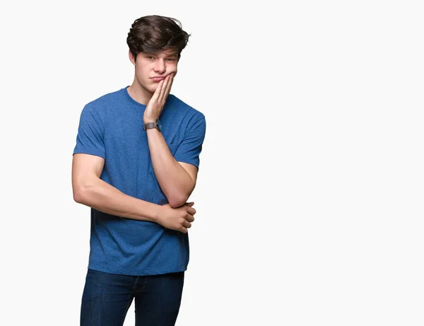 Mladý Pohledný Muž Oblečený Modrého Trička Izolované Pozadí Myšlení Unavené — Stock fotografie