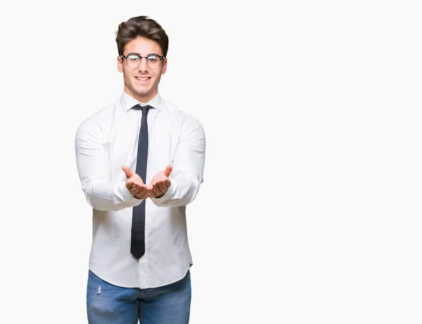 Joven Hombre Negocios Con Gafas Sobre Fondo Aislado Sonriendo Con —  Fotos de Stock