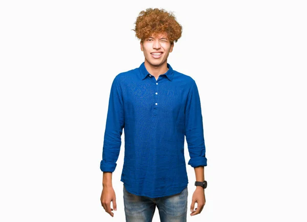 Jovem Bonito Homem Elegante Com Cabelo Afro Piscando Olhando Para — Fotografia de Stock