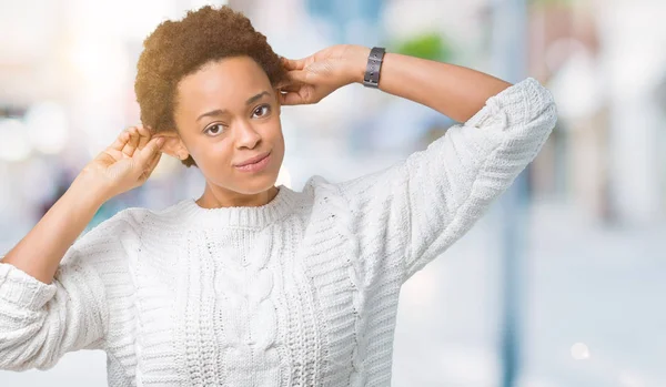 Linda Jovem Afro Americana Vestindo Suéter Sobre Fundo Isolado Sorrindo — Fotografia de Stock