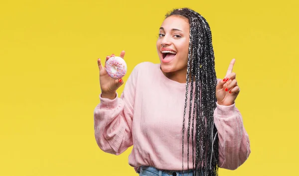 Junge Afrikanisch Amerikanische Mädchen Essen Rosa Donut Über Isolierten Hintergrund — Stockfoto